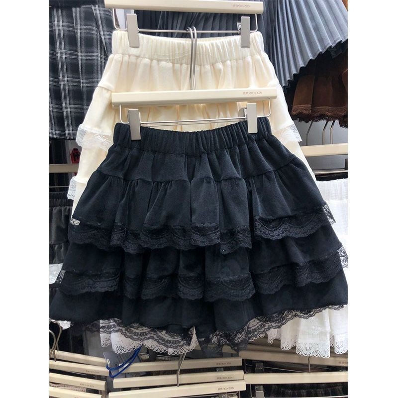 Fustă în carouri cu talie înaltă, vară 2025, stil urban