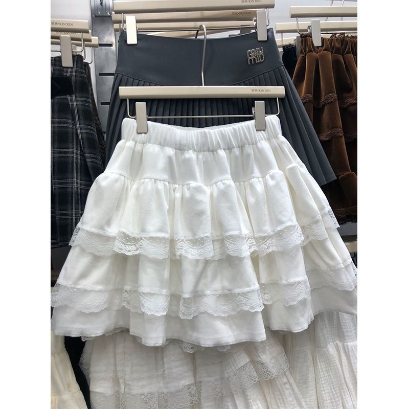 Fustă în carouri cu talie înaltă, vară 2025, stil urban