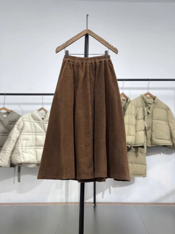 Corduroy A-linijska midi suknja, visokim strukom, mikroelastičnost, jesen 2024, minimalistički japansko-korejski ležerni stil