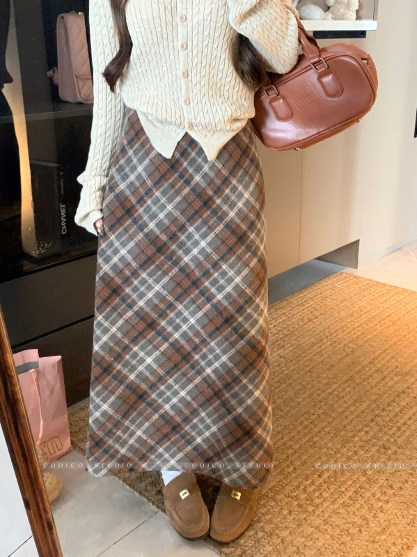 Magas derekú kockás szoknya, midi hosszú, poliészter, őszi 2025, irodalmi retro stílus