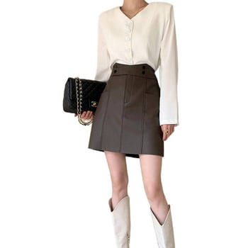 PVC mini suknja, visokim strukom, prekriva trbuh, kratka, uski kroj, proljeće 2024