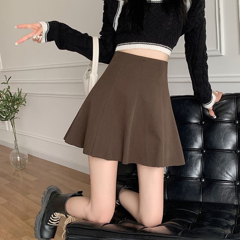 Rovná krátka sukňa z PVC tkaniny s 30-50% modalového vlákna, elasticita Hit, jar 2025, štýl Royal sister (Private server socialite)