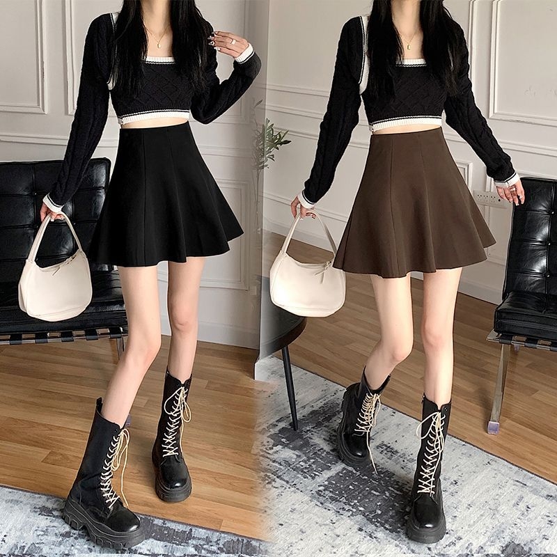 Rovná krátka sukňa z PVC tkaniny s 30-50% modalového vlákna, elasticita Hit, jar 2025, štýl Royal sister (Private server socialite)