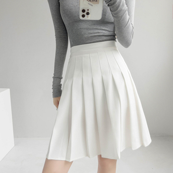 Duga plisirana suknja s elastičnim pojasom, pamuk-poliester smjesa (90–95% poliester), visoka elastičnost, gradski elegantan stil.