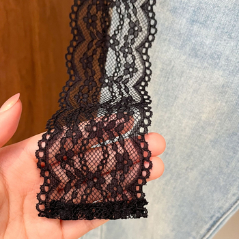 Trikampė šilkalė su gėlių raštu, poliesterio pluoštas, plotis 50 cm, spauda, dulkių atsparus, tinkamas visoms metų laikams