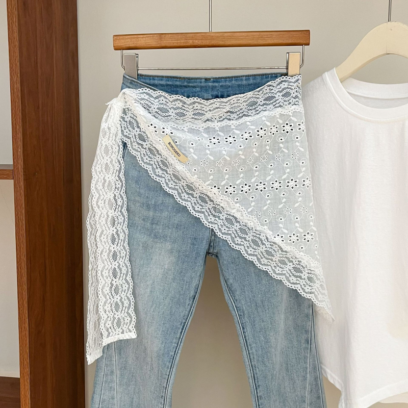 Trikampė šilkalė su gėlių raštu, poliesterio pluoštas, plotis 50 cm, spauda, dulkių atsparus, tinkamas visoms metų laikams