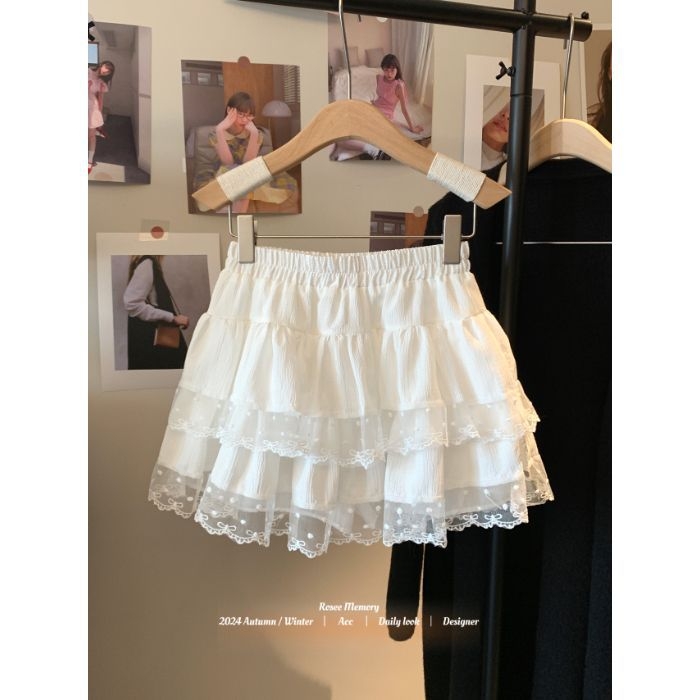 Čipkasta tutu suknja, visoki struk (kratka duljina; 70-80% glavni materijal; 2. materijal: čipka; djevojački stil)