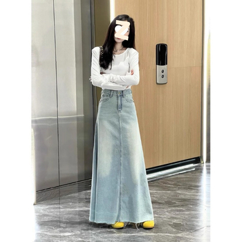 Duga džins suknja s visokim strukom, oprani denim, zatvarač i džepovi, proljeće 2025.