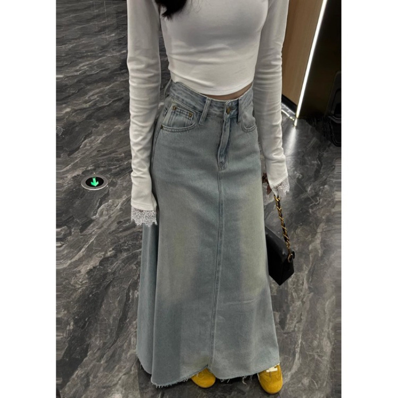 Duga džins suknja s visokim strukom, oprani denim, zatvarač i džepovi, proljeće 2025.