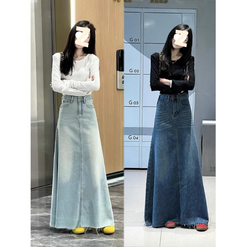 Duga džins suknja s visokim strukom, oprani denim, zatvarač i džepovi, proljeće 2025.