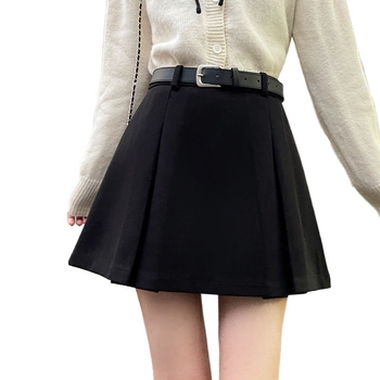 Plisirana vunena suknja sa zipom – stil kraljevske sestre, proljeće 2025