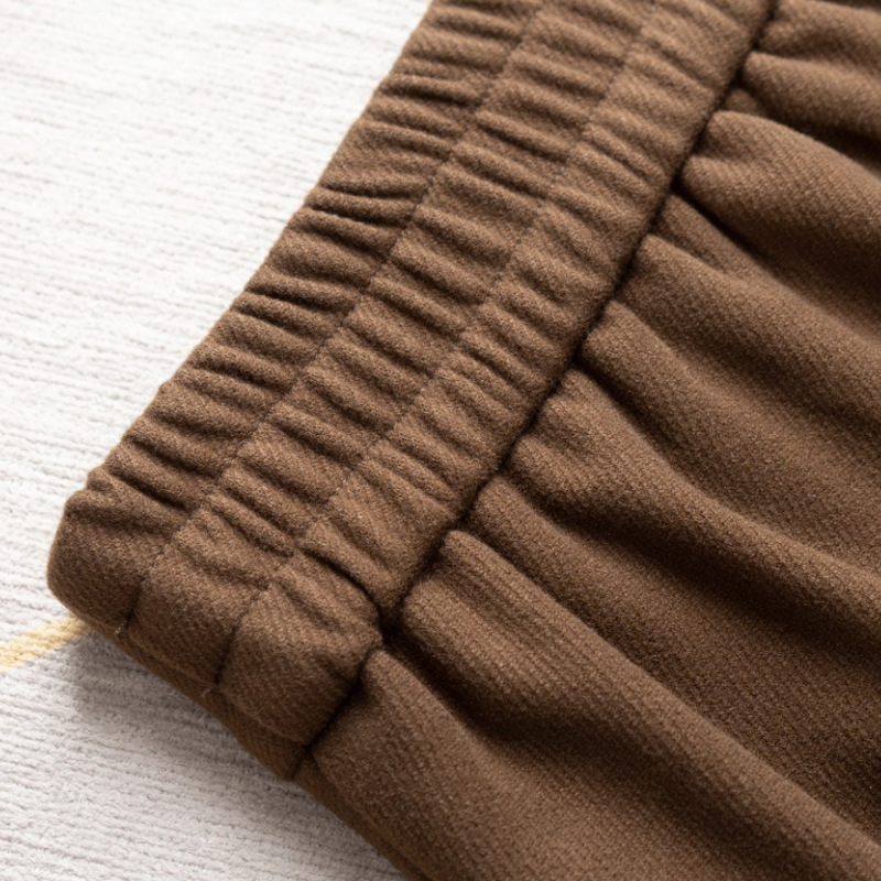 Fustă midi în A-line, cusături în stil collage, material poliester-spandex, talie micro-elastică