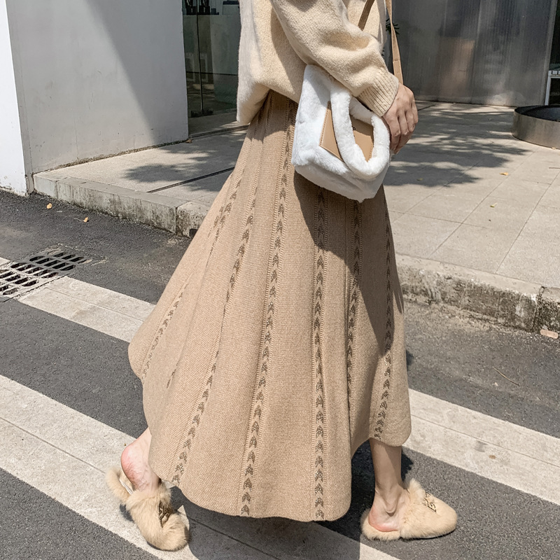 Sukňa A-siluetu, midi dĺžka, pletená, plisovaná, vysoký pás