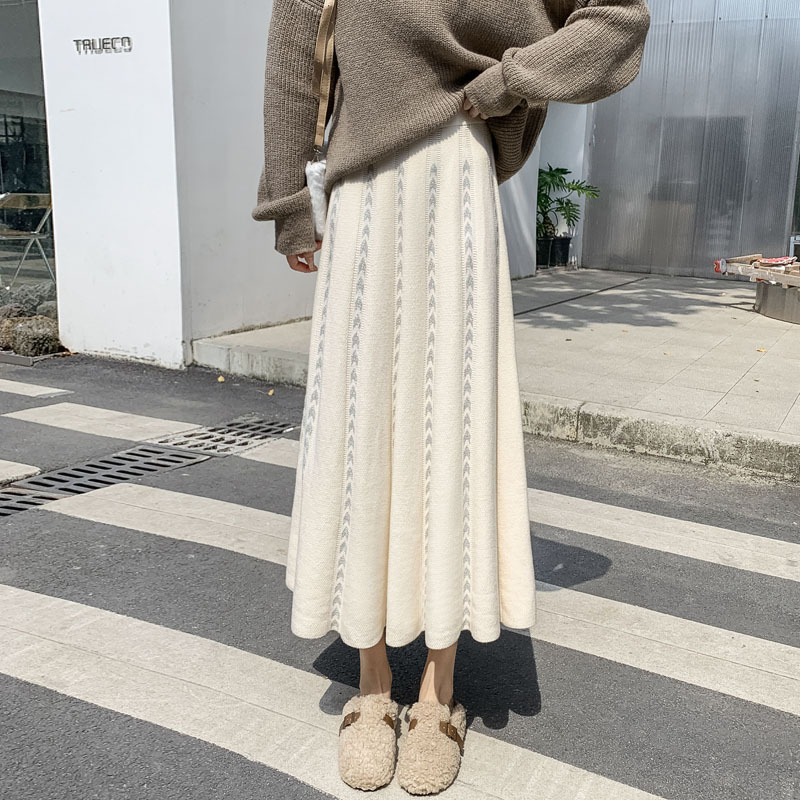 Sukňa A-siluetu, midi dĺžka, pletená, plisovaná, vysoký pás