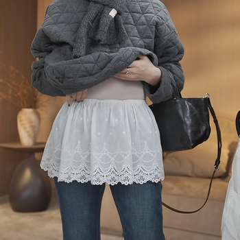 Nėrinių sluoksniuotos klostuotos sijonas su įmontuotu apatinės dalies sluoksniu, 70-80% medvilnė, <30% poliesteris, pavasaris 2025.