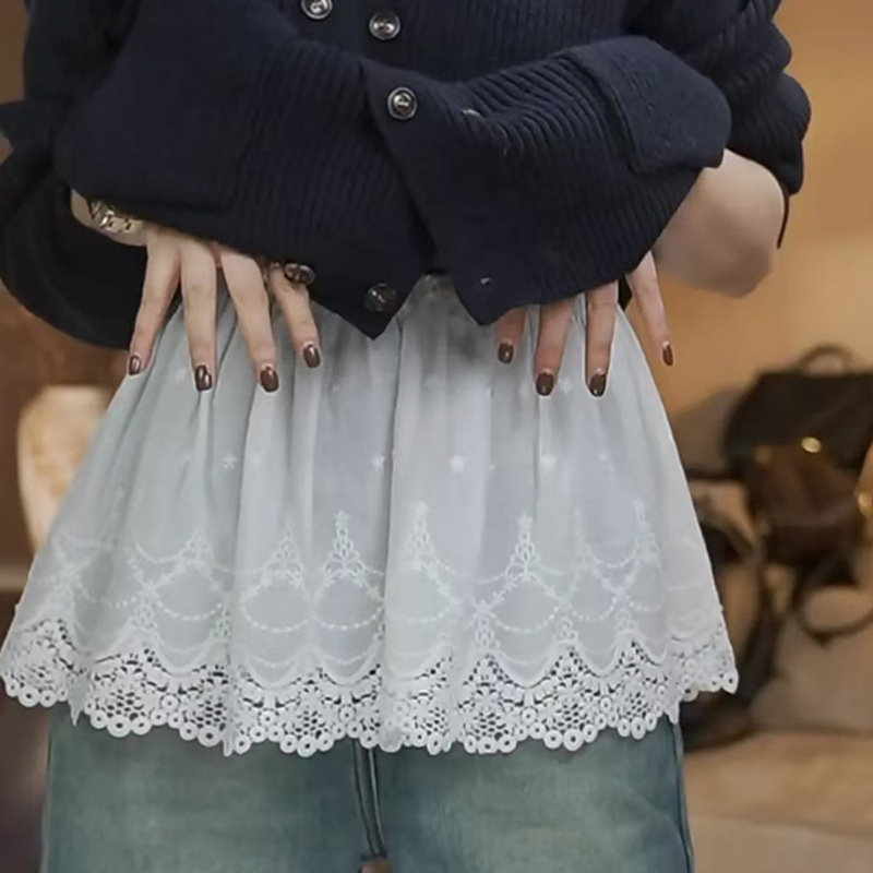 Nėrinių sluoksniuotos klostuotos sijonas su įmontuotu apatinės dalies sluoksniu, 70-80% medvilnė, <30% poliesteris, pavasaris 2025.