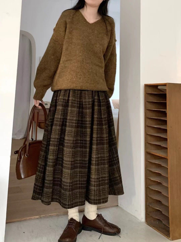 A linijos megztas sijonas su Houndstooth raštu, 95% poliesterio, vidutinio ilgio, žiema 2025, elegantiškas biuro stilius