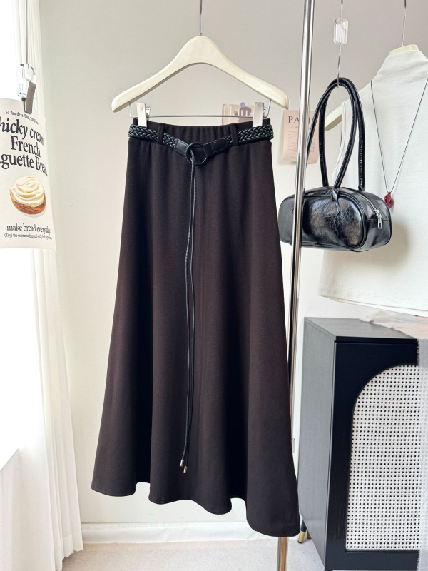 A linijos poliesterio sijonas, ilgos, literatūros retro stiliaus, šiek tiek tamprios