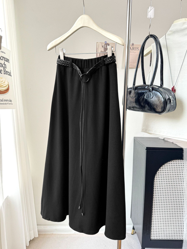 A linijos poliesterio sijonas, ilgos, literatūros retro stiliaus, šiek tiek tamprios