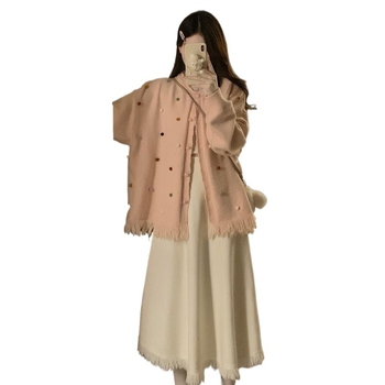 Dviejų dalių komplektas: megztinis su kutais ir aukšto juosmens megzta suknelė, ilgomis rankovėmis, mini ilgio