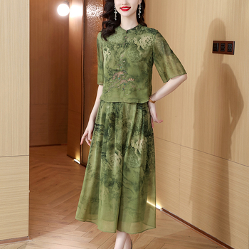 Satino komplektas viršui ir sijonui su tušo tapybos atspaudų, laisvas kirpimas, pusiau rankovės, ilgas sijonas, vasara 2023