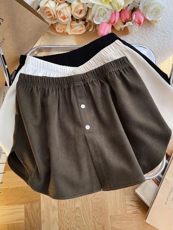 A linijos trumpas sijonas, vienos spalvos, poliesterio audinys, panelinis siuvimas, žiemos 2023