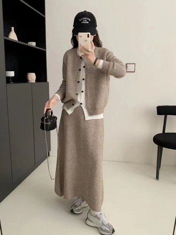 Megztas kardiganas ir sijono komplektas, ilgomis rankovėmis, midi sijonas, rudens 2024 išleidimas, poliesterio/akrilo mišinys, koliažo dizaino