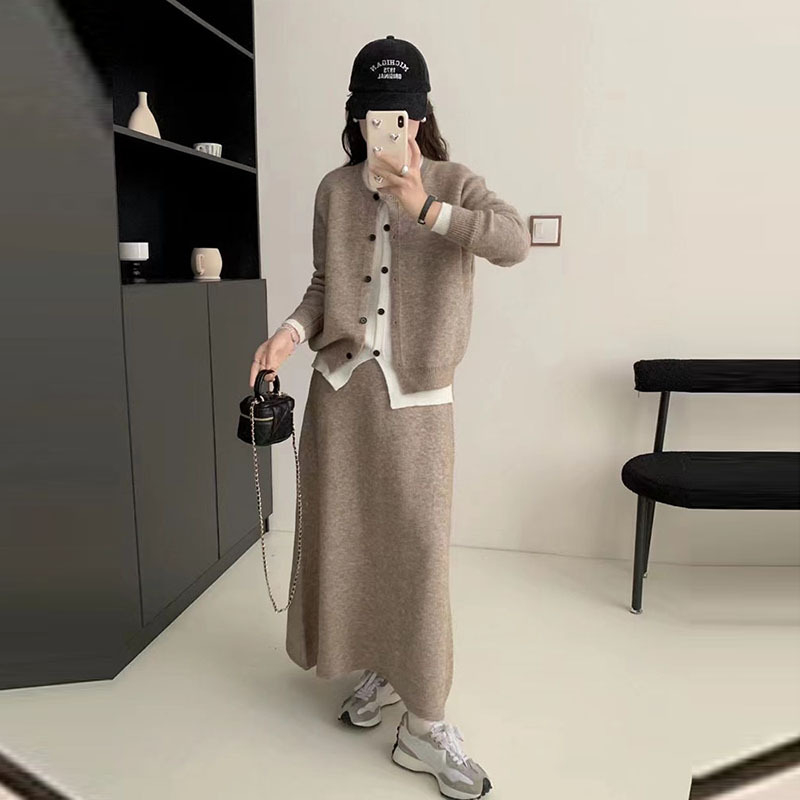 Megztas kardiganas ir sijono komplektas, ilgomis rankovėmis, midi sijonas, rudens 2024 išleidimas, poliesterio/akrilo mišinys, koliažo dizaino