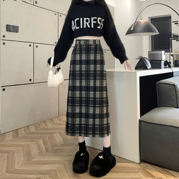 Ilgos vilnos sijonas su languotu raštu, platėjanti silueto linija, poliesterio-elastano mišinys (elastanas <30%), elastinga, ruduo 2025