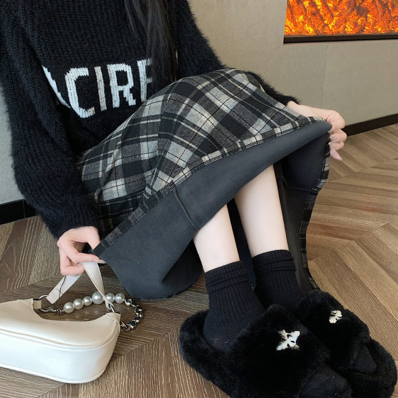 Ilgos vilnos sijonas su languotu raštu, platėjanti silueto linija, poliesterio-elastano mišinys (elastanas <30%), elastinga, ruduo 2025