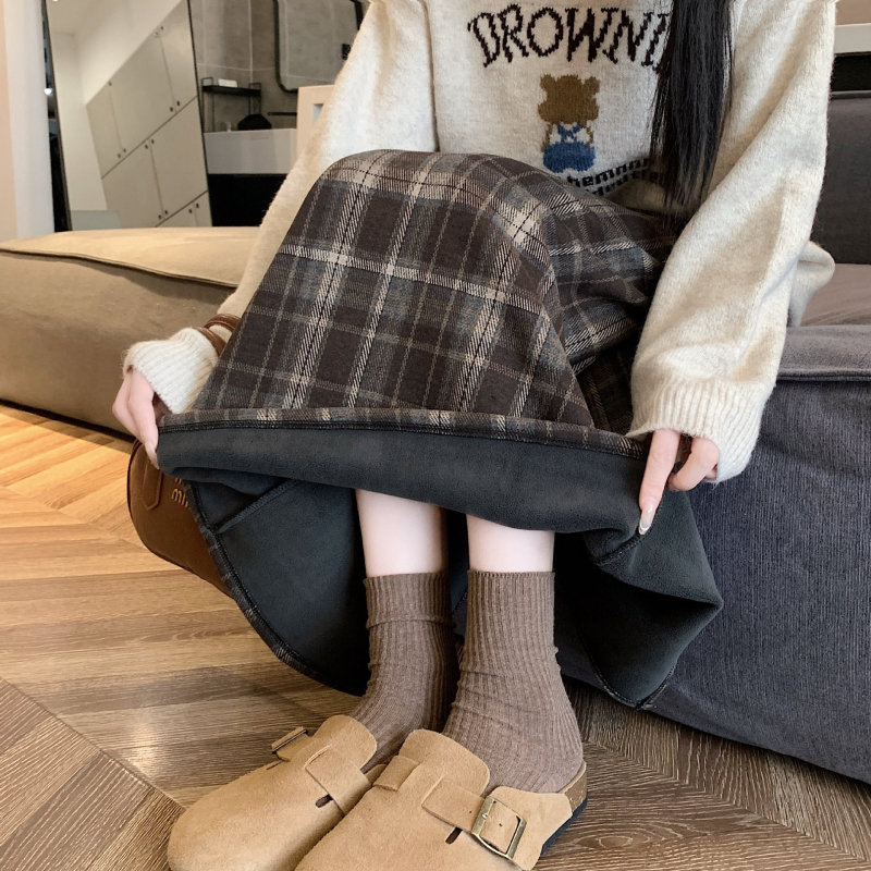 Ilgos vilnos sijonas su languotu raštu, platėjanti silueto linija, poliesterio-elastano mišinys (elastanas <30%), elastinga, ruduo 2025