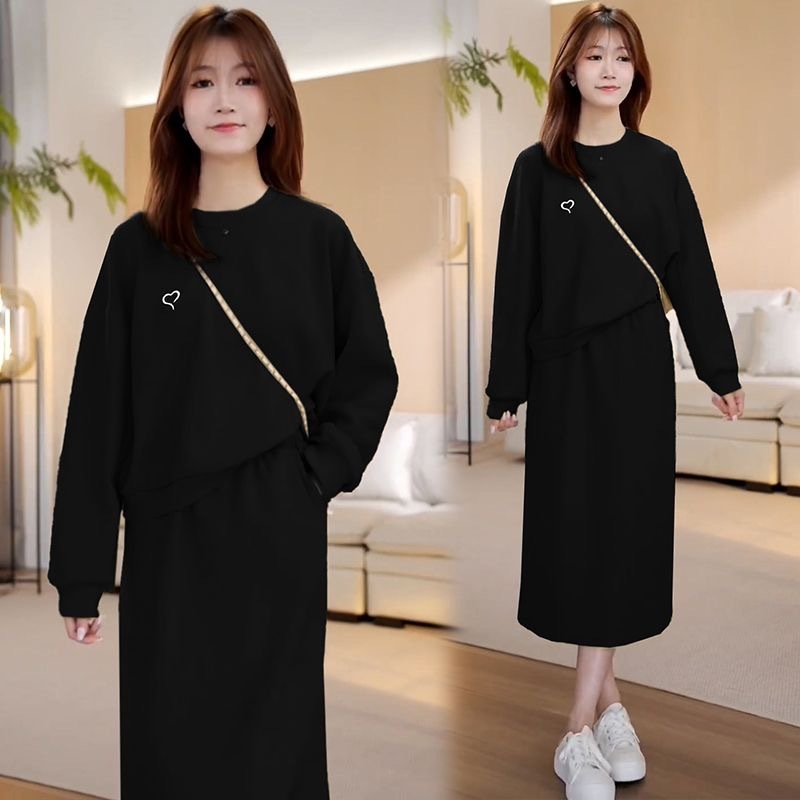 Moterų sijonų kostiumas su išsiuvinėta širdimi, ilgomis rankovėmis, vidutinio ilgio sijonas – poliesteris, ruduo 2025