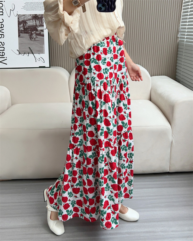 Fustă de femei în stil A-line, talie înaltă pentru subțiere, croială cu volum, model floral pe țesătură din bumbac-satin cu viscoză, lungime medie, vară 2024