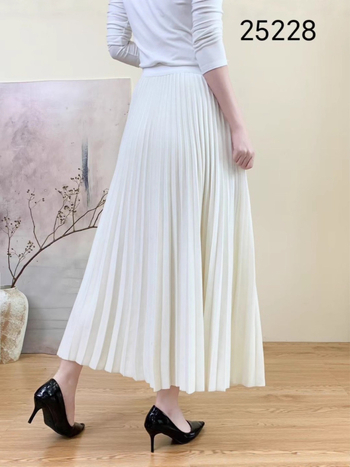 Fustă lungă evazată din catifea plisată, Mercerized, amestec lână-spandax, model 20213, iarna 2025