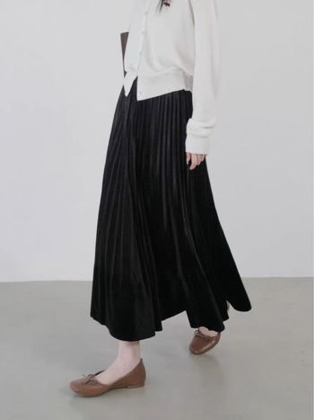 Fustă lungă evazată din catifea plisată, Mercerized, amestec lână-spandax, model 20213, iarna 2025