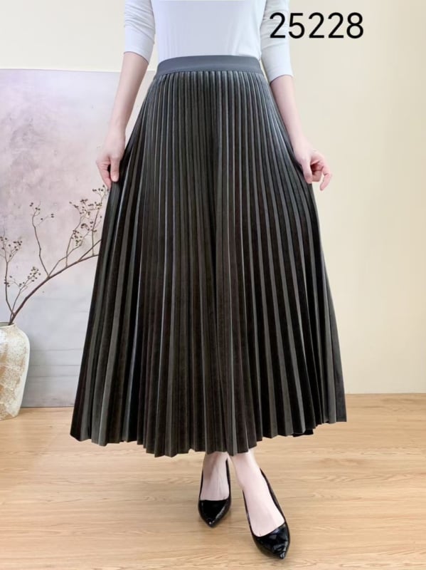 Fustă lungă evazată din catifea plisată, Mercerized, amestec lână-spandax, model 20213, iarna 2025