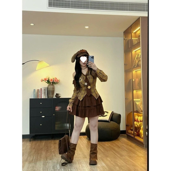 Top cu umeri goi și fustă în carouri, set din două piese, mâneci lungi, poliester