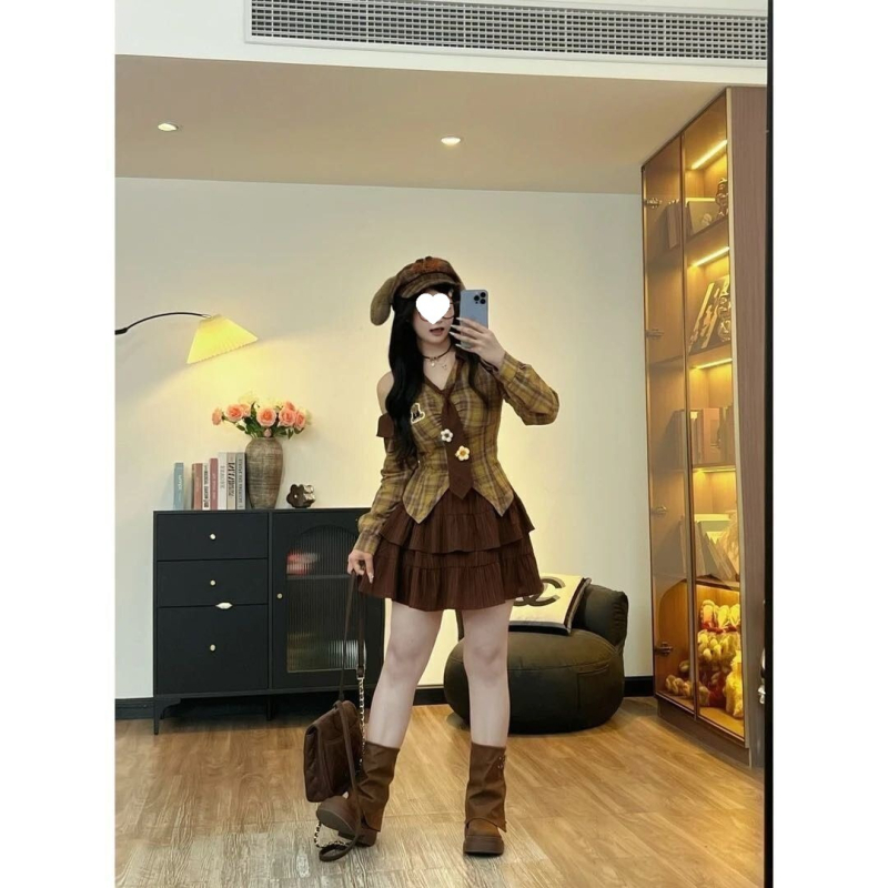 Top cu umeri goi și fustă în carouri, set din două piese, mâneci lungi, poliester