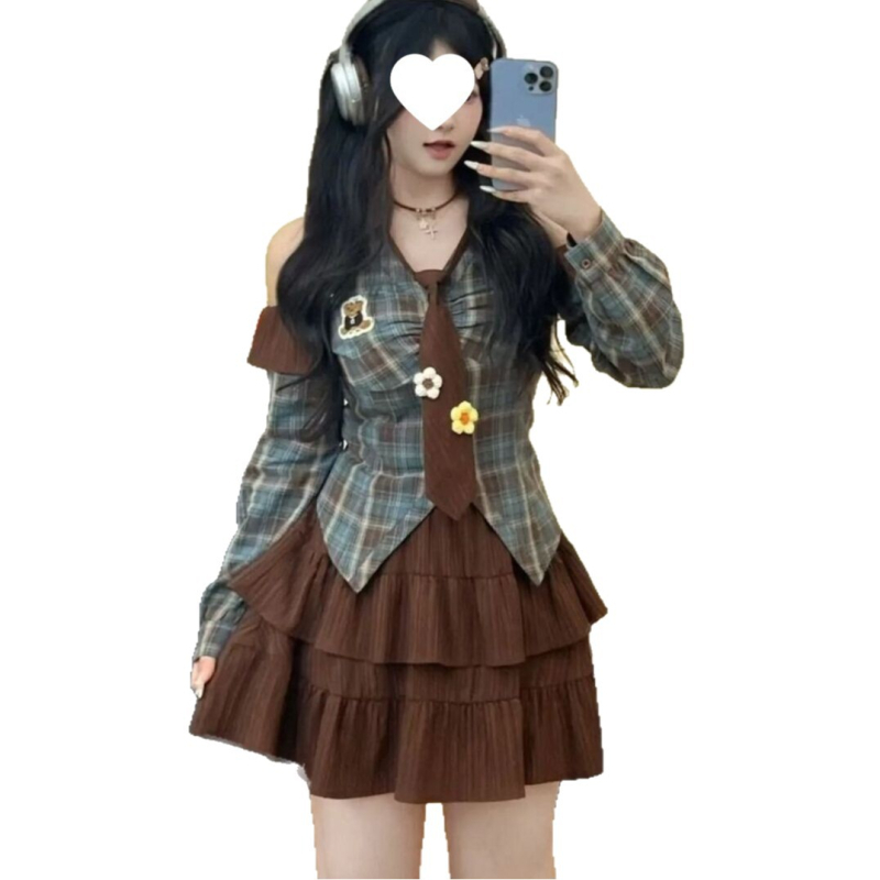 Top cu umeri goi și fustă în carouri, set din două piese, mâneci lungi, poliester