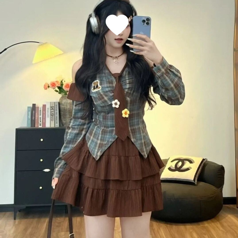 Top cu umeri goi și fustă în carouri, set din două piese, mâneci lungi, poliester