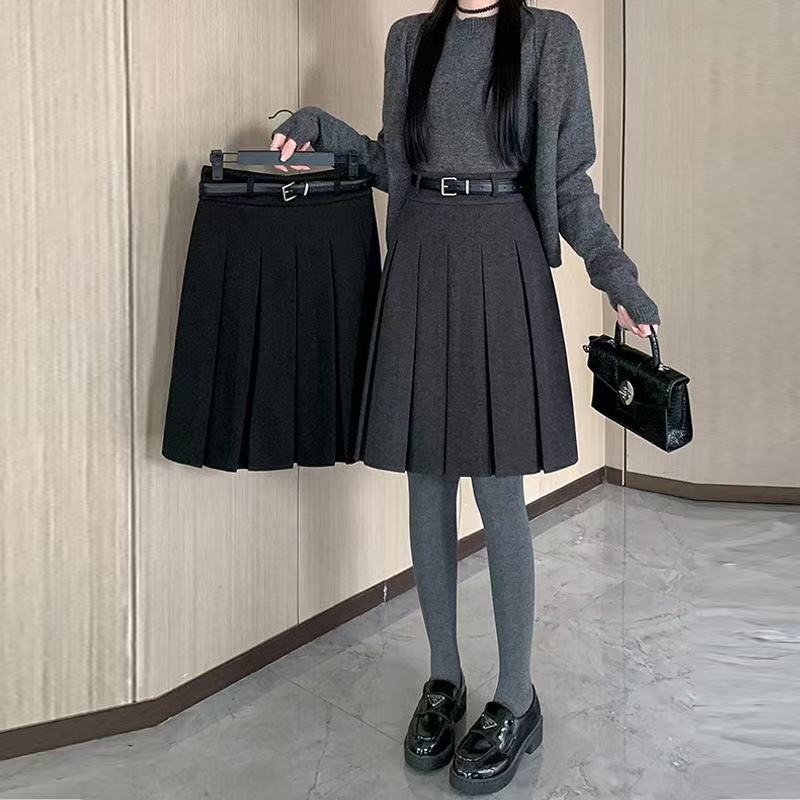 Plisirana midi suknja od pamukasto-mije tkanine, mikroelastična, jesen 2025