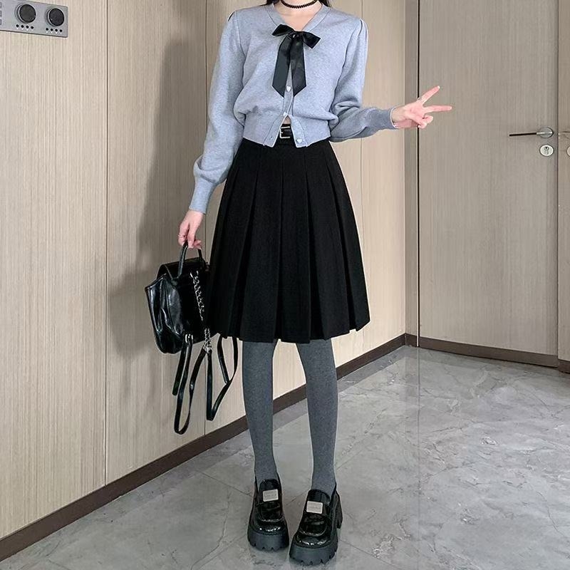 Plisirana midi suknja od pamukasto-mije tkanine, mikroelastična, jesen 2025