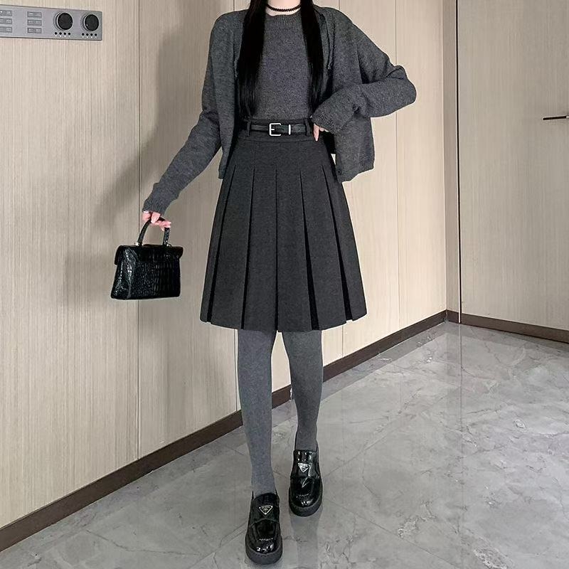 Plisirana midi suknja od pamukasto-mije tkanine, mikroelastična, jesen 2025