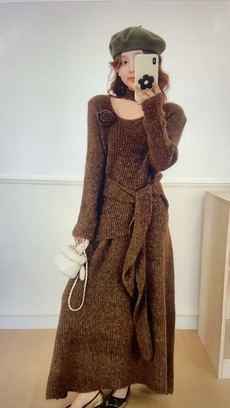 Pletený dvojdielny set: sukňa a sveter, s dlhými rukávmi, stredne dlhá sukňa, elegantný kancelársky štýl, jeseň 2025