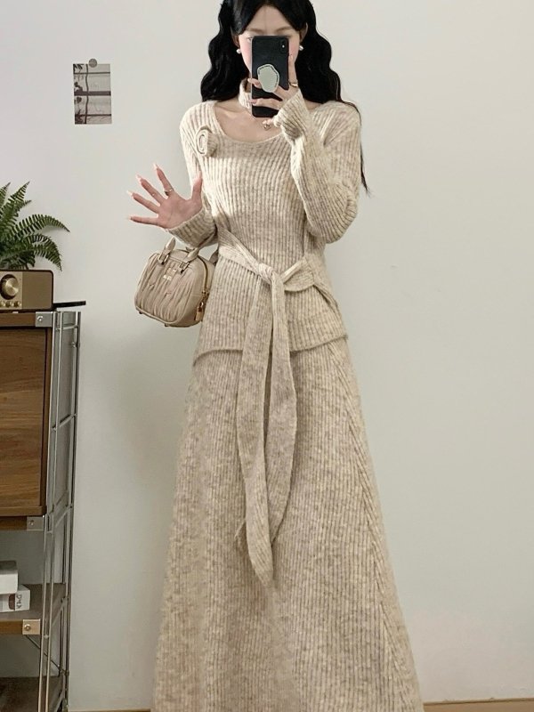 Pletený dvojdielny set: sukňa a sveter, s dlhými rukávmi, stredne dlhá sukňa, elegantný kancelársky štýl, jeseň 2025