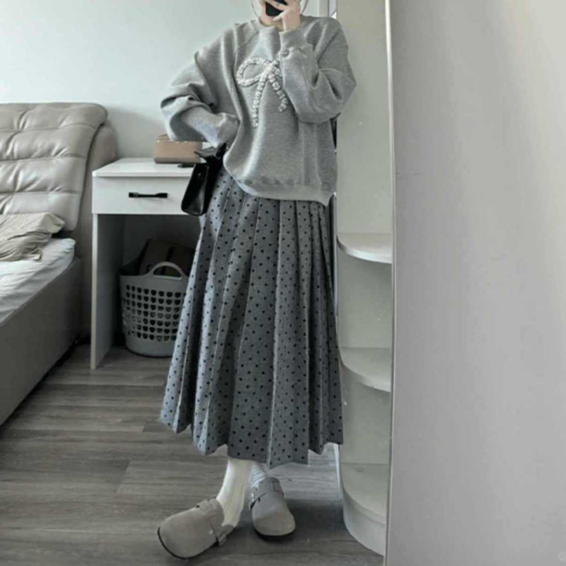 Σετ δύο τεμαχίων: φούτερ με φιόγκο και μακριά μανίκια + φούστα με πιέτες σε πουά, πολυεστέρας, φθινόπωρο 2024, ιαπωνο-κορεατικό casual στυλ