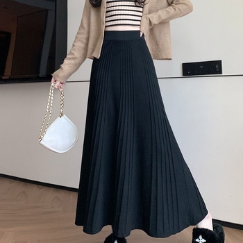 Plisovaná sukňa s A-linou, midi dĺžky, štýl Royal Sister, jar 2025