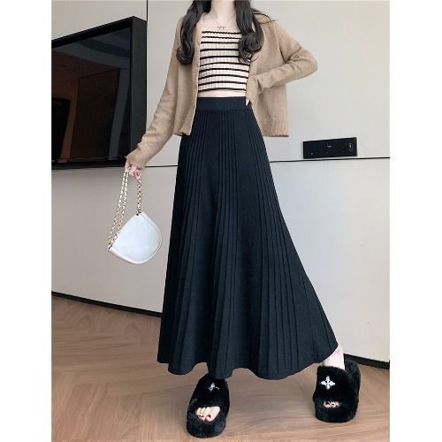 Plisovaná sukňa s A-linou, midi dĺžky, štýl Royal Sister, jar 2025