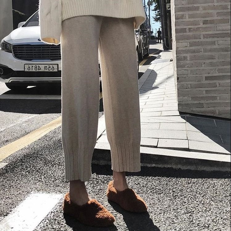 Plisovaná sukňa s A-linou, midi dĺžky, štýl Royal Sister, jar 2025