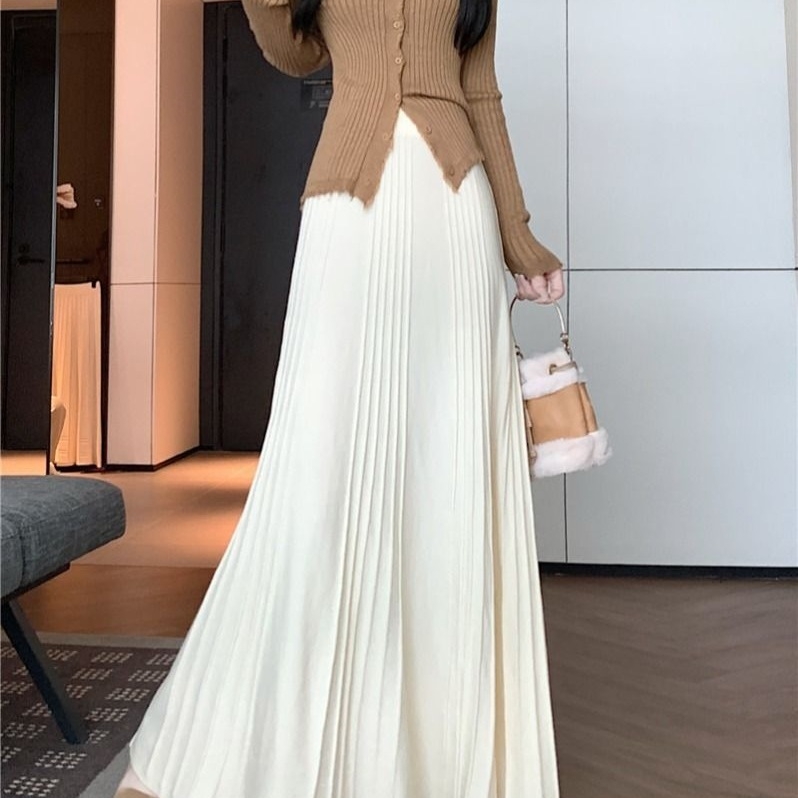 Plisovaná sukňa s A-linou, midi dĺžky, štýl Royal Sister, jar 2025